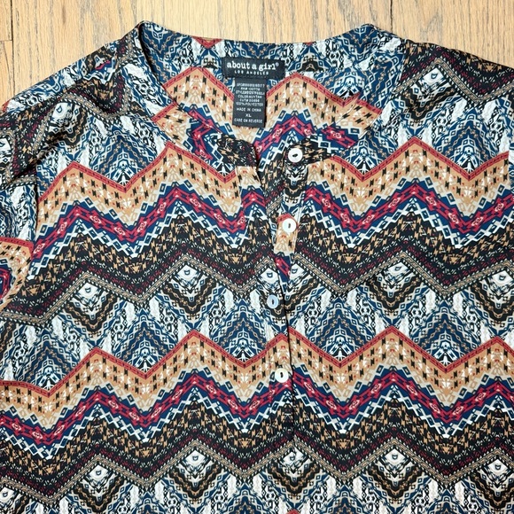 About A Girl Los Angeles Polyester Aztec Multi Color Blouse Top Size X-Large - Picture 5 of 12